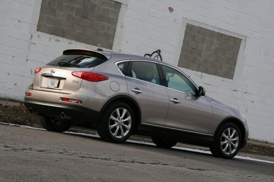  Infiniti EX35 2008 года  (фото 39 из 48)